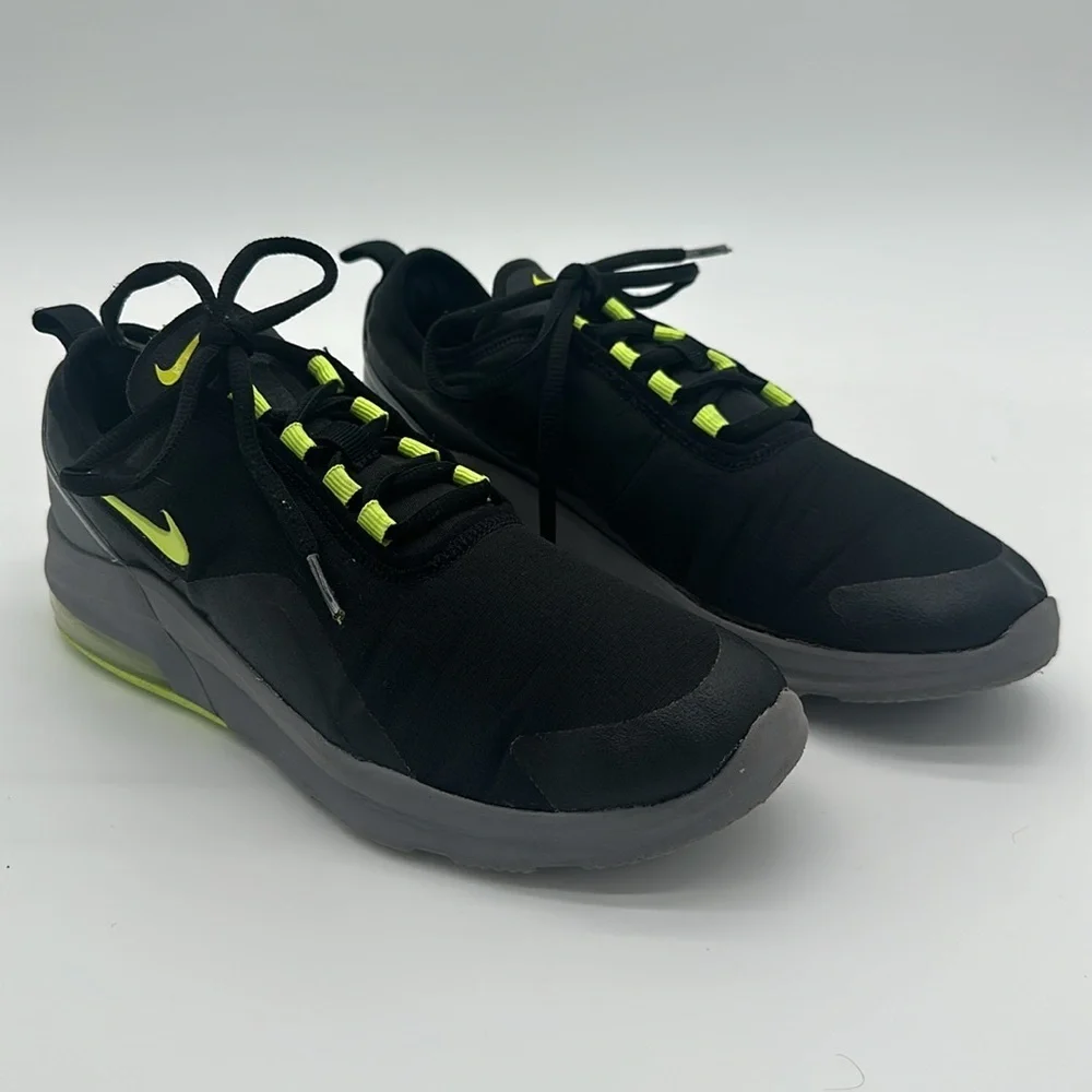 Nike Air Max Motion 2 GS Sneakers Youth Size 7 Black Volt Gray AQ2741–011